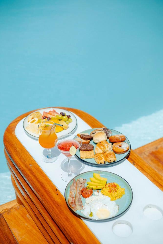 Le Saint Tropez Hotel Kidoti ภายนอก รูปภาพ